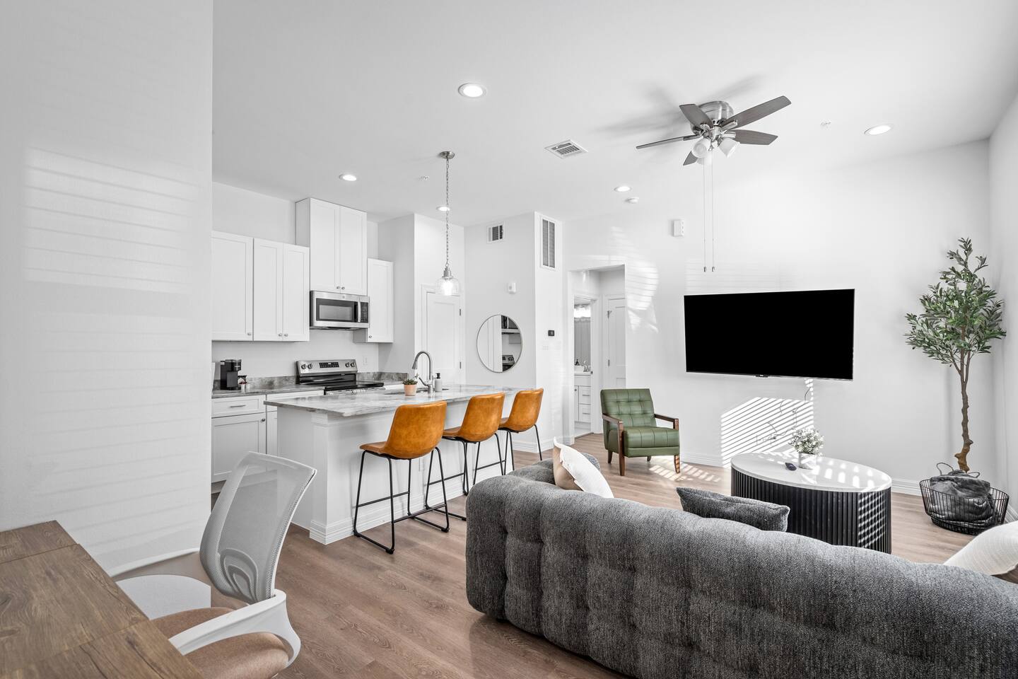 Newly Built: A: 1BR/1BA Modern Condo in Houston