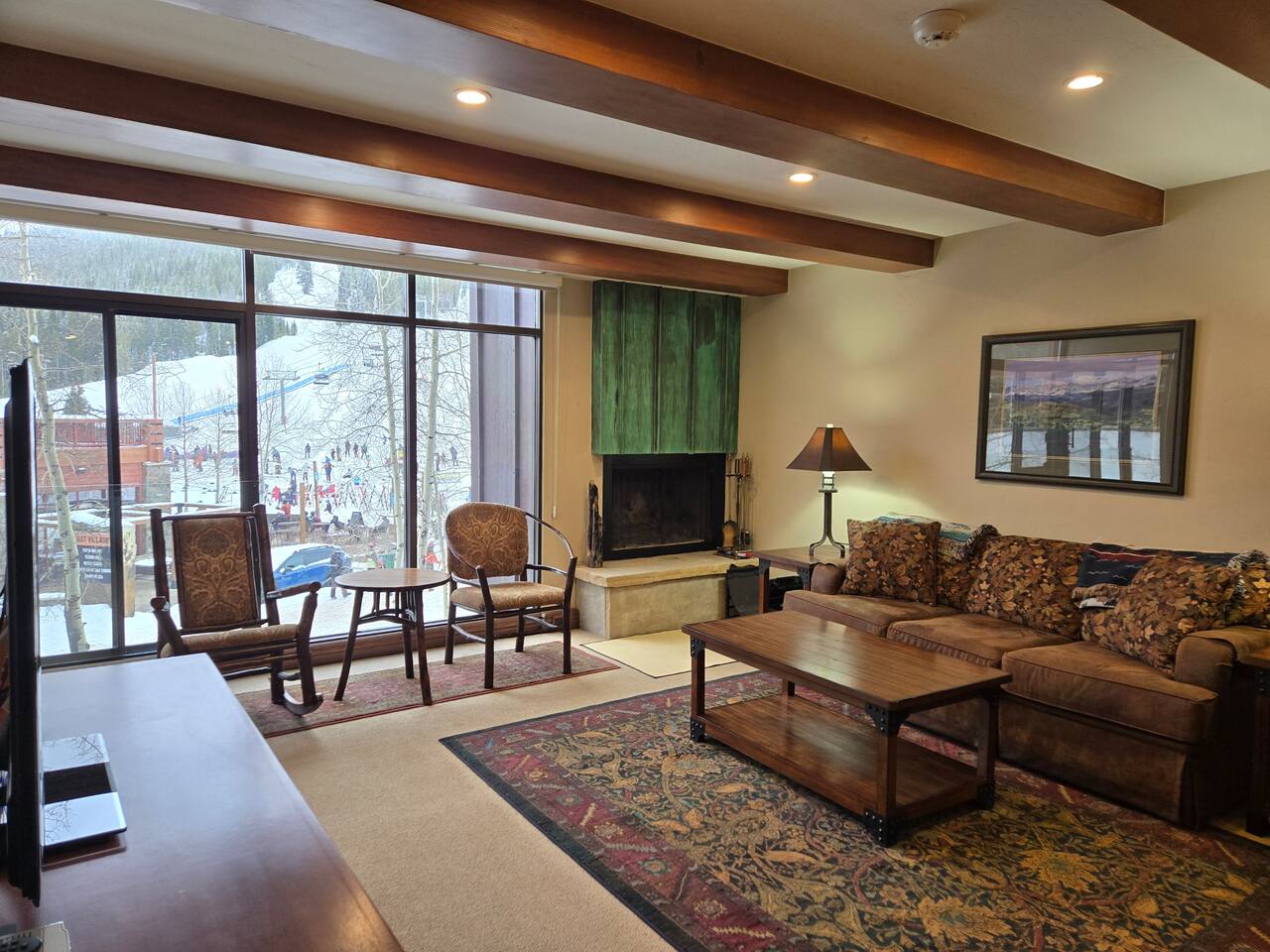 Beautiful Ski-in/Ski-out Condo.