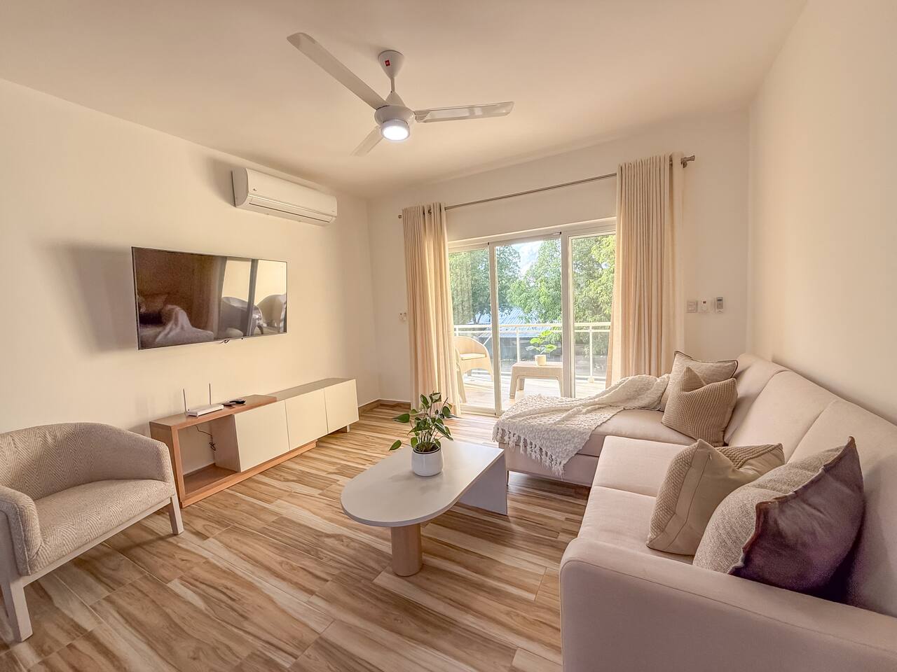 Hillside Condo - 2BR Charming APT close to STRIP!