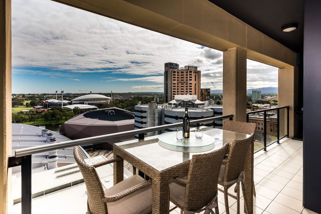 Renovated CBD Penthouse | Inc. Parking Pool & Gym