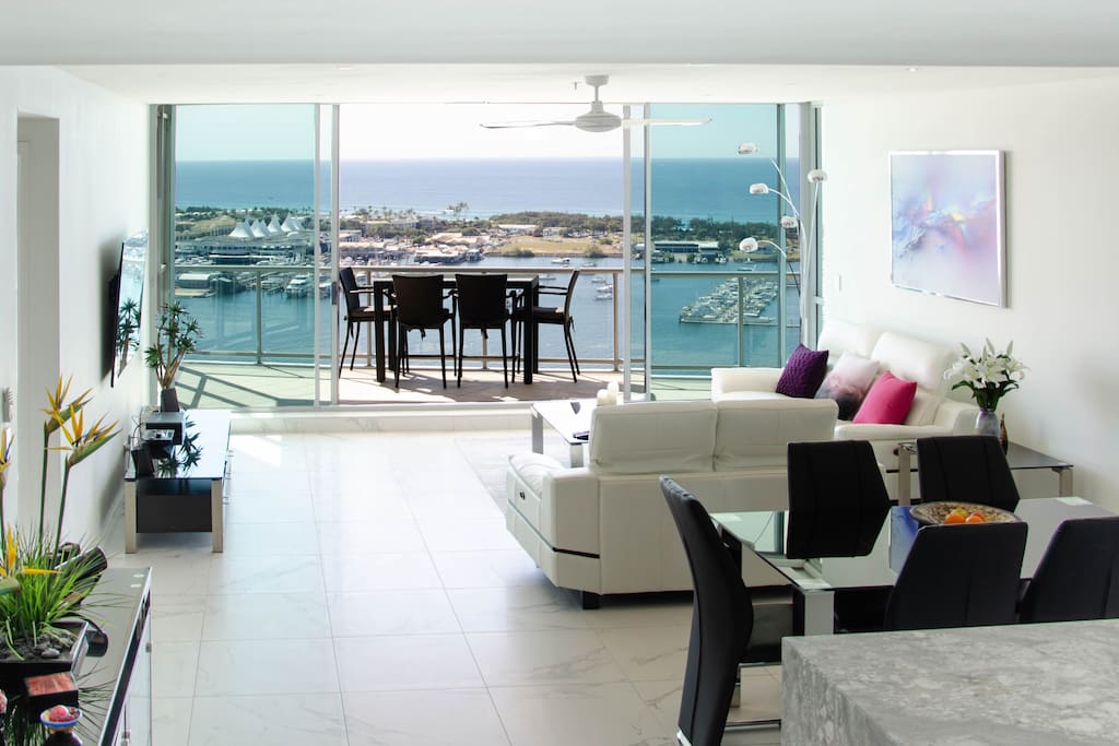 Luxury Modern 2 Bedroom Unit. Amazing Coastal View