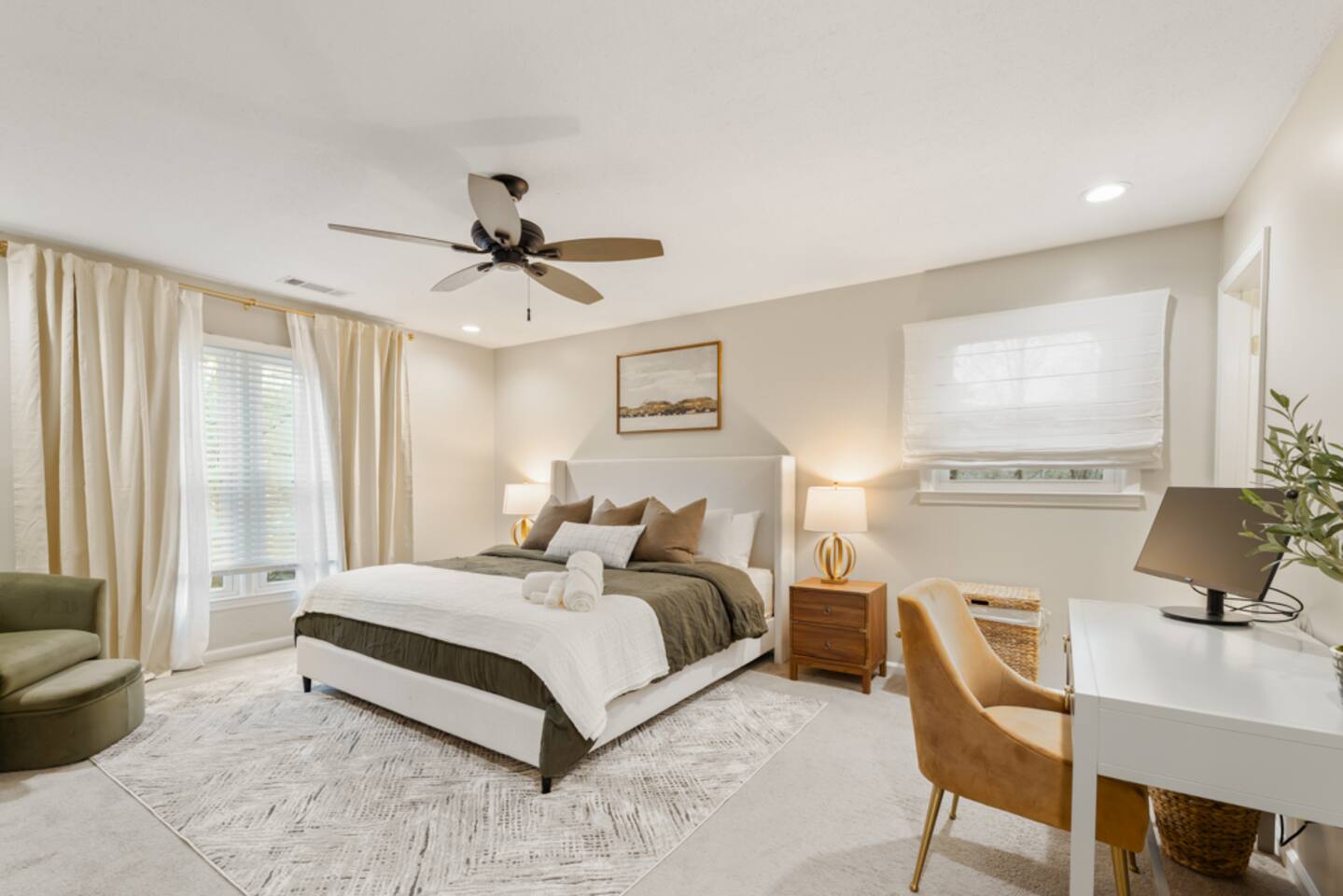 Luxury 4BR | Grill + Big Yard Near The Battery