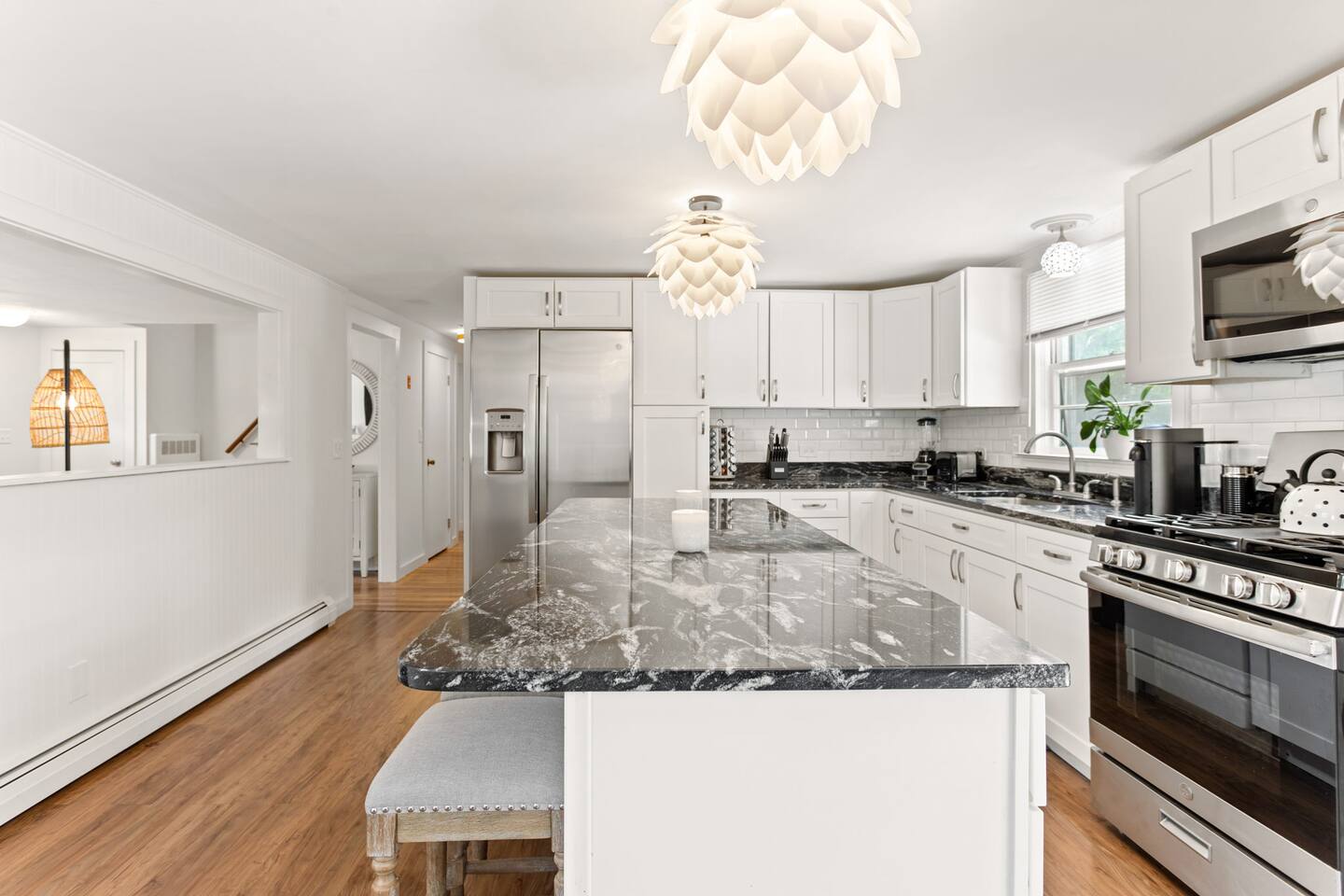 4BR CapeOasis: beaches, giant yard…relax in style!