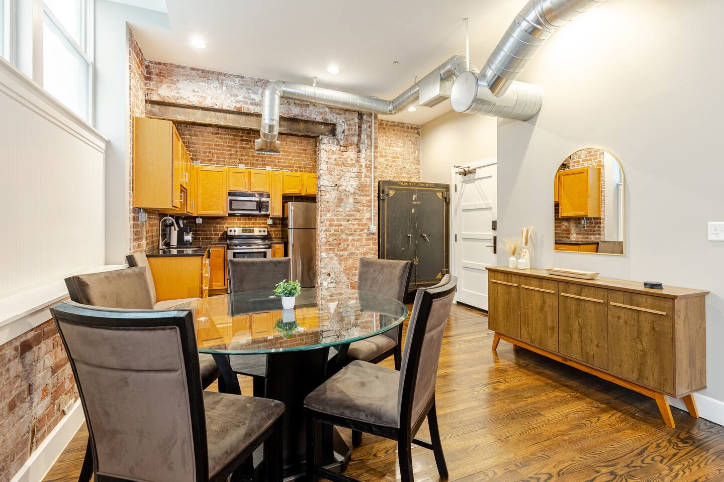 McOuat Place 4D Luxury Loft by Convention Center