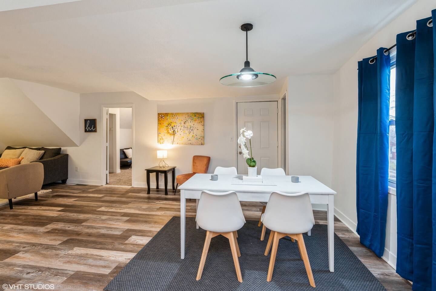 Charming 2-bdrm duplex (Upper Unit)