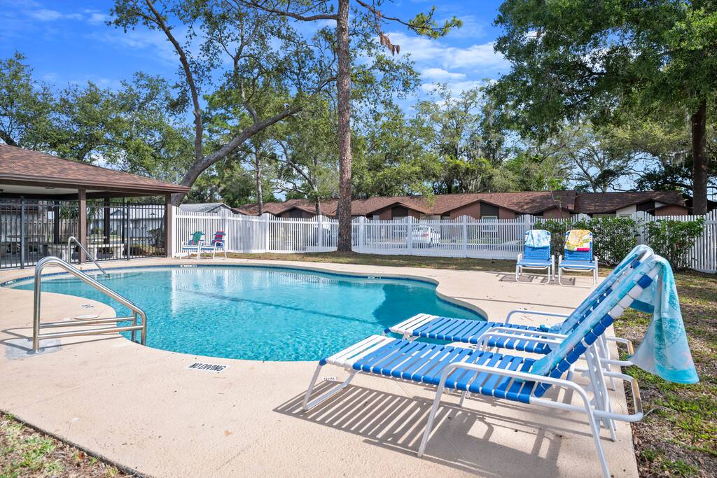 Pool Villa 2 miles from USF & Moffit