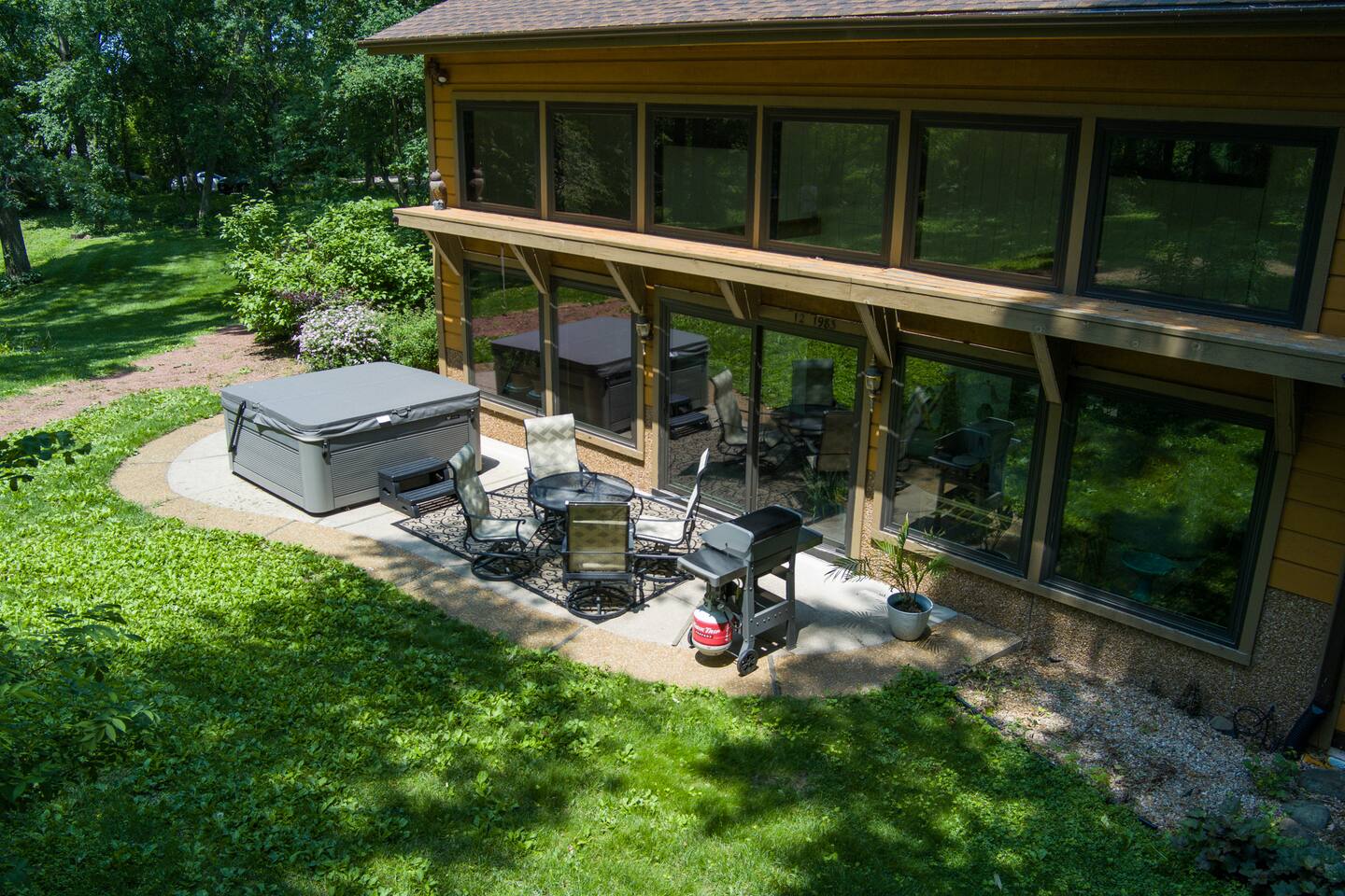 Hot Tub/Pool Table - Perfect wooded retreat!