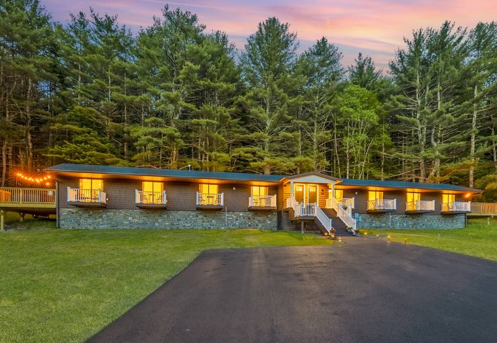 Spacious 6BR | Hot Tubs | Pond | Playground