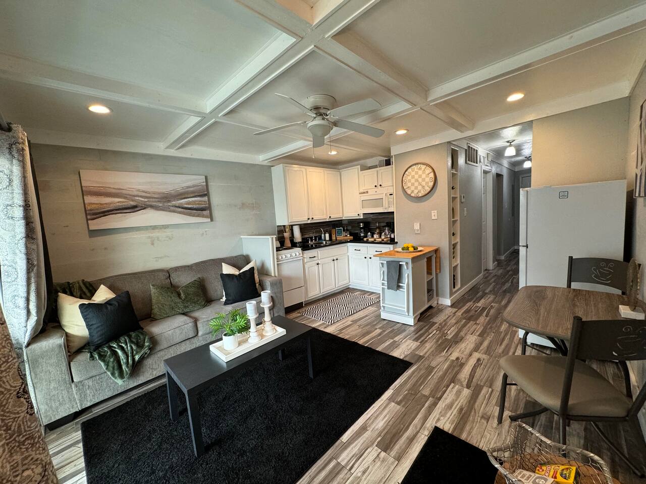 Seaside Haven 1 bedroom 2 beds 1 bath 2 heated pools gym steps to the beach