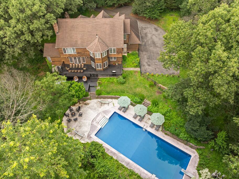 Secluded 9BR Getaway w/ Pool, Hot Tub & Huge Deck