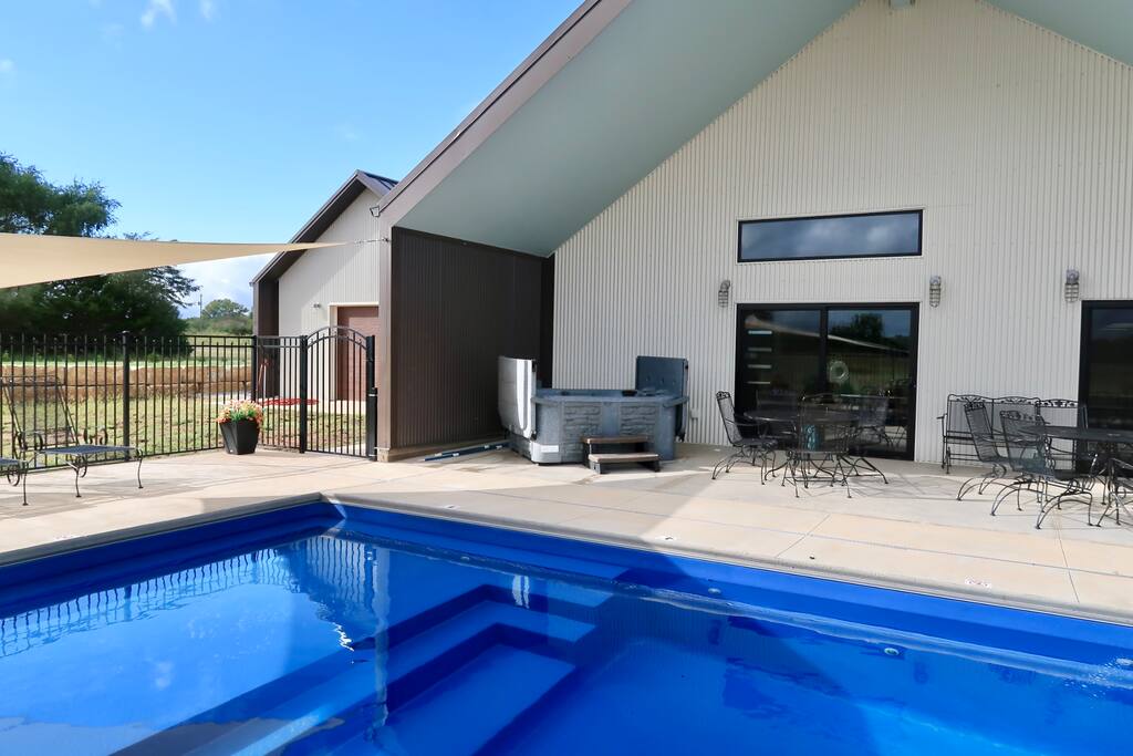 Modern Cabin Near Cheney Lake W Pool and Hot Tub