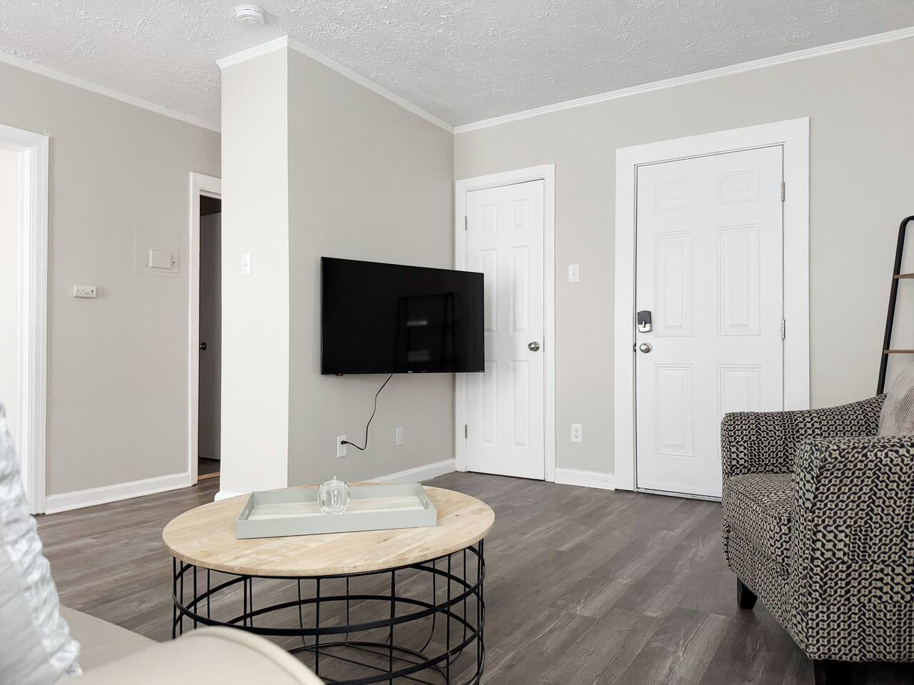 Riverside A3 | QUEEN 1BD/1BA Apt near River