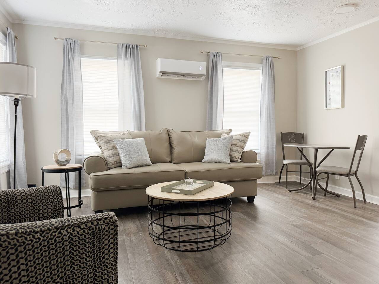 Riverside A3 | QUEEN 1BD/1BA Apt near River