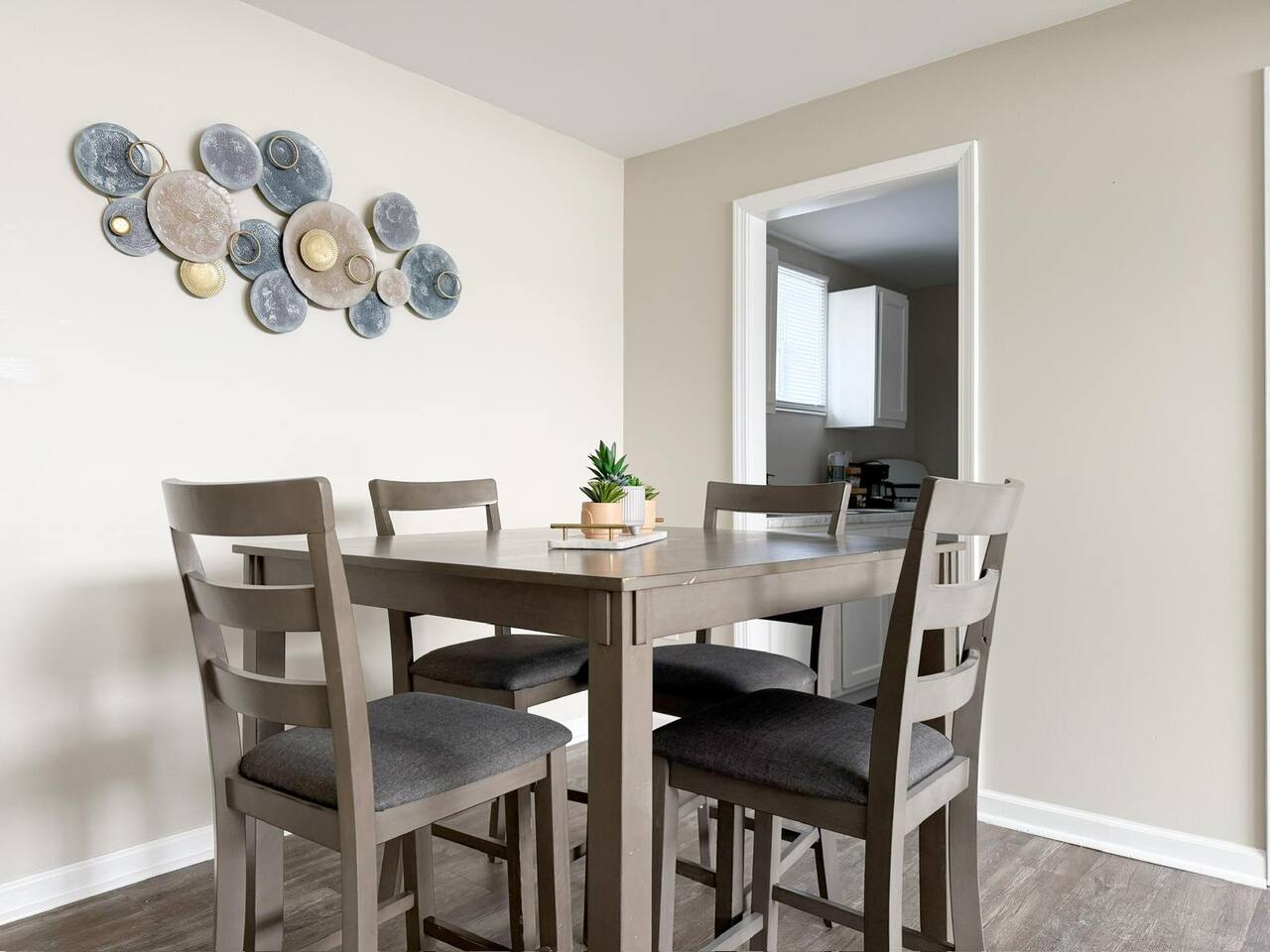 Riverside A1 | QUEEN 2BD/1BA Apt near River