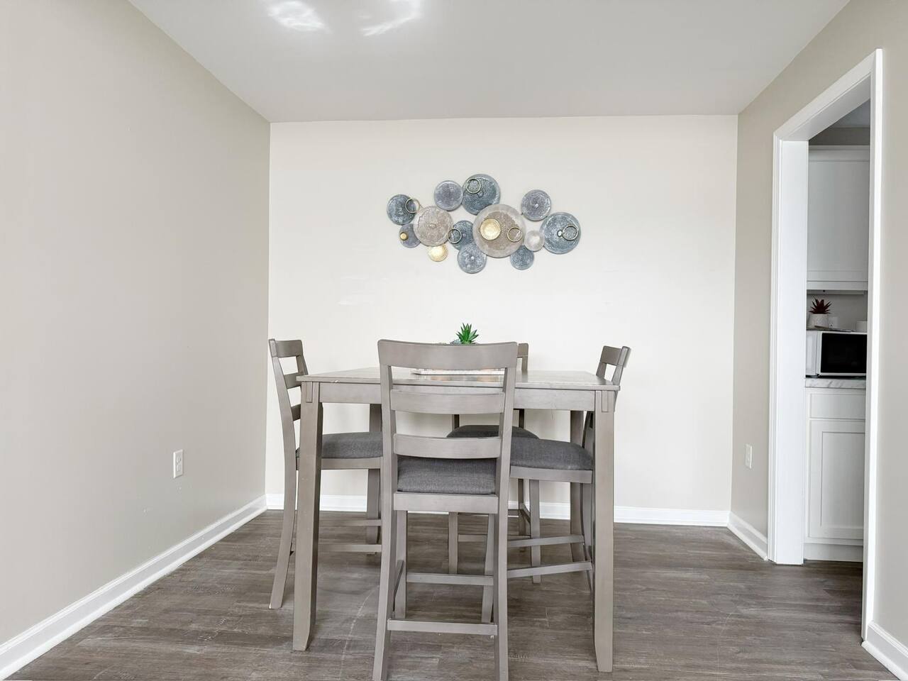 Riverside A1 | QUEEN 2BD/1BA Apt near River