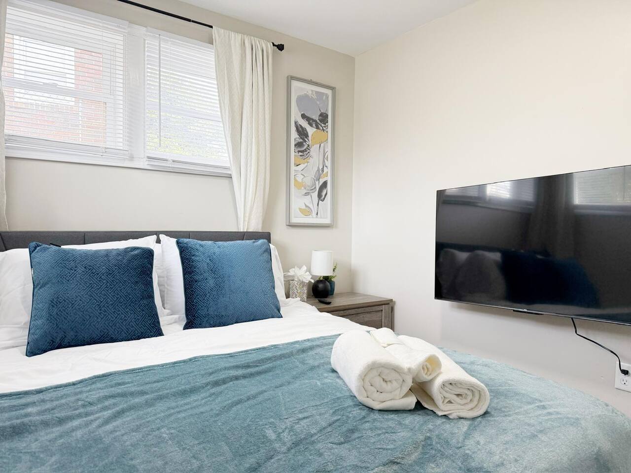 Riverside A1 | QUEEN 2BD/1BA Apt near River