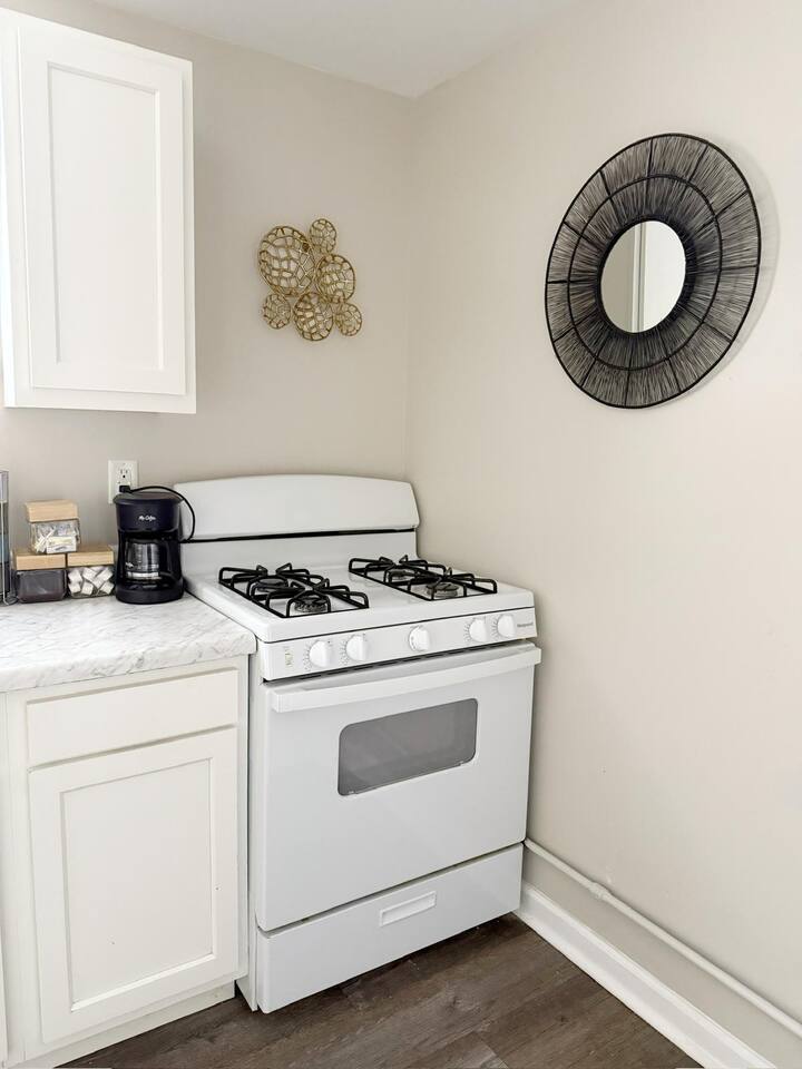 Riverside A1 | QUEEN 2BD/1BA Apt near River