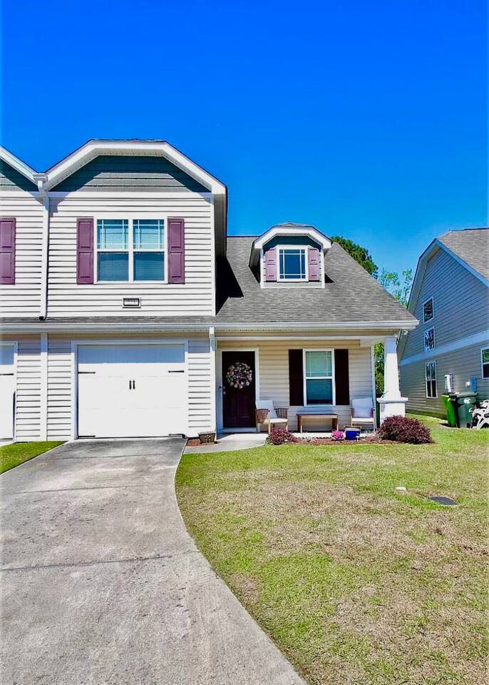 2 Bedroom Townhome, with Fireplace and Patio