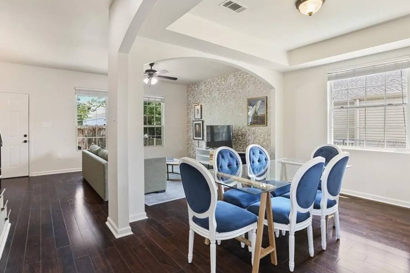 3BR King Suite | Zulu Route | Walk Downtown