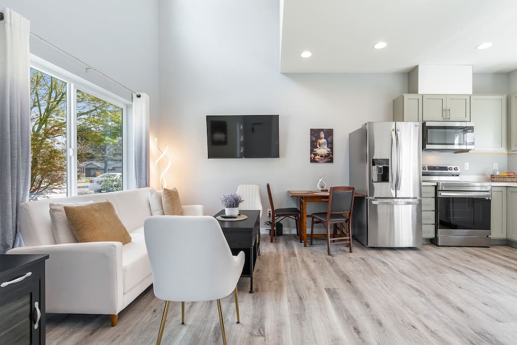 Stylish Burien Gem