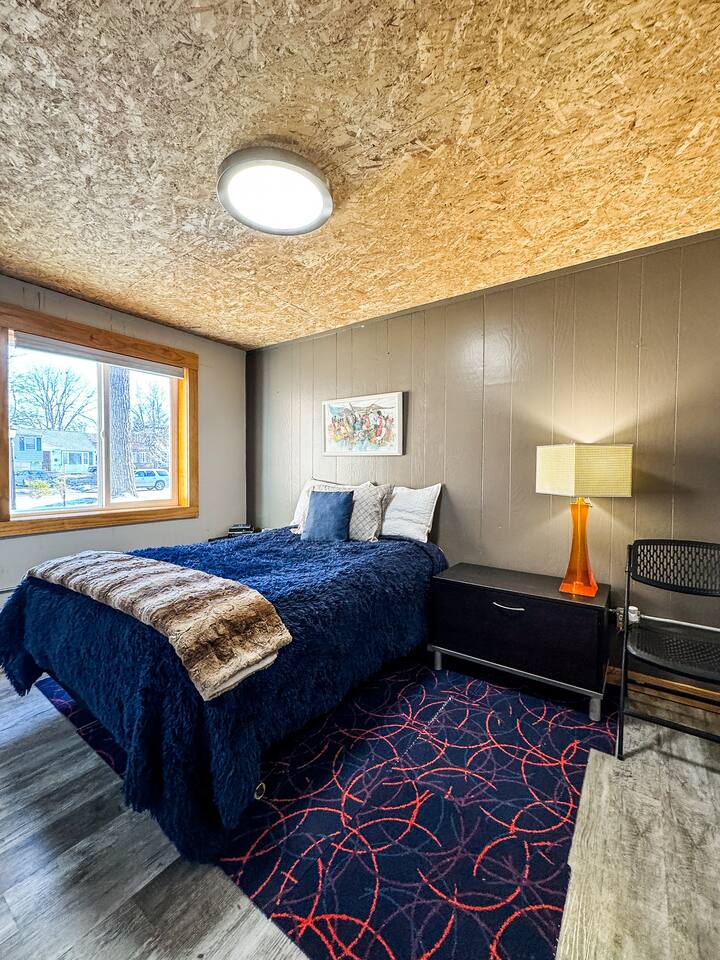 MY FLAT! Industrial 3 Bd with outdoor space!