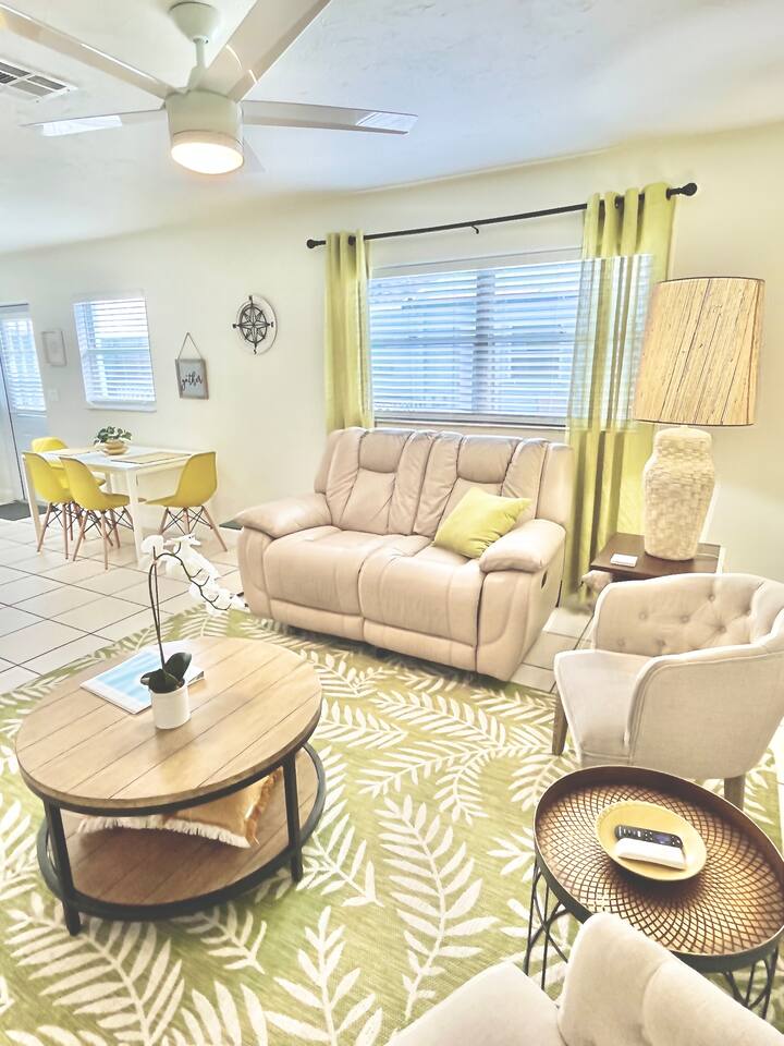 Lido Key Getaway Near Downtown & the Bay!