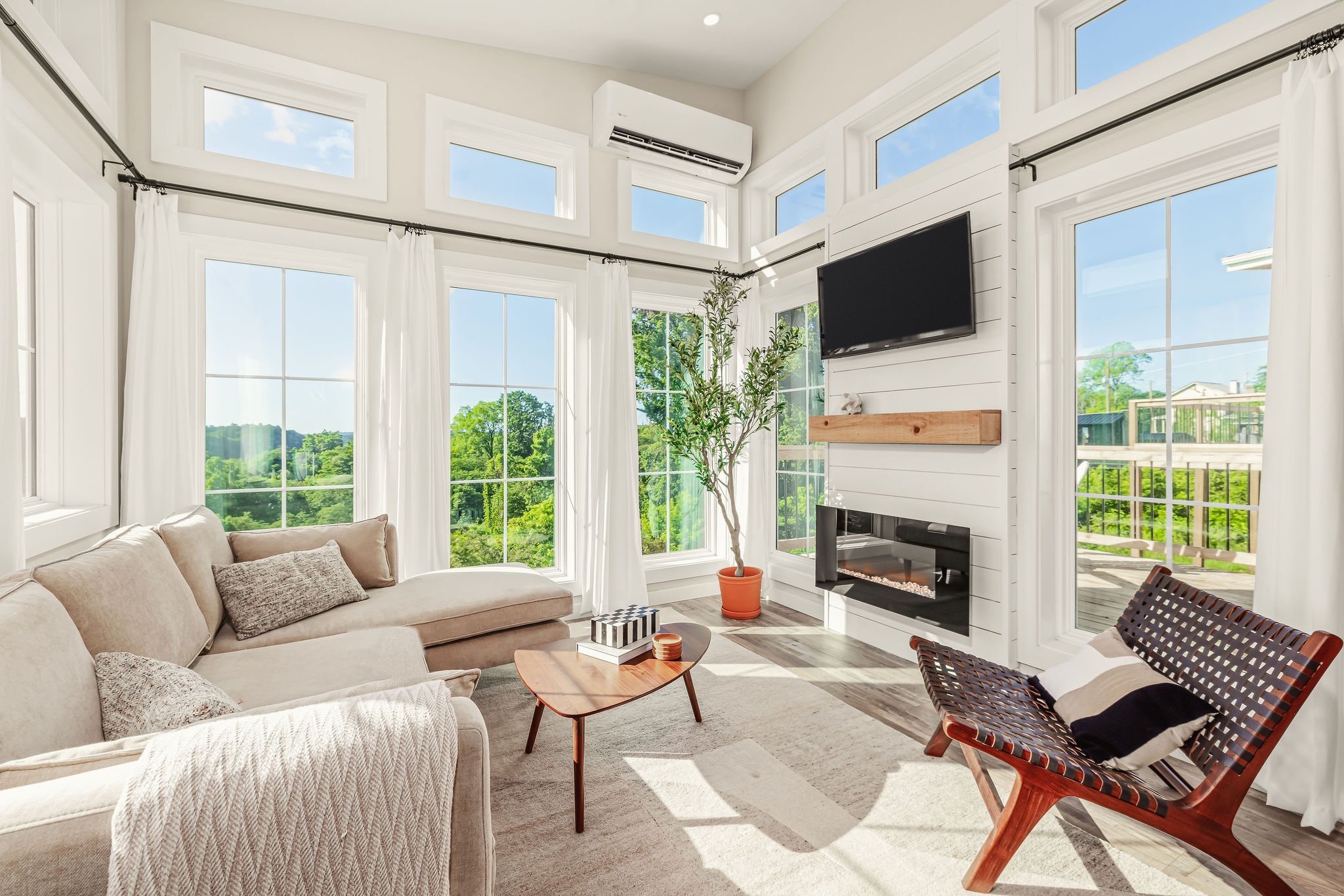 The Lookout: Great Views near Downtown | Couples Getaway