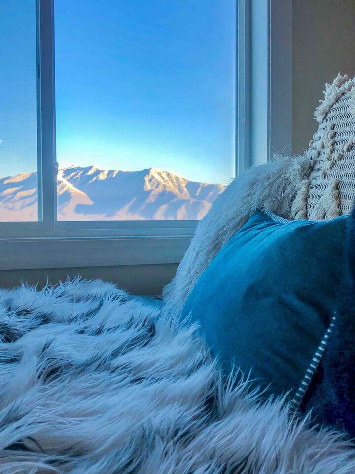 What a View! Wake Up to Stunning Mountain View’s