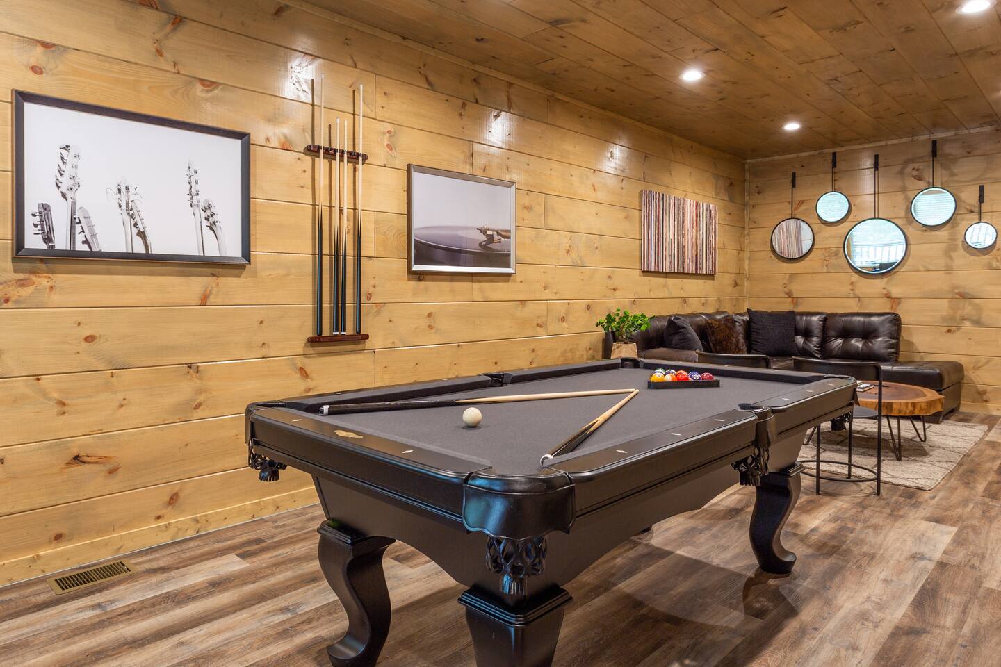 Adventure Lodge-Hot Tub, Game Room, Near Dollywood