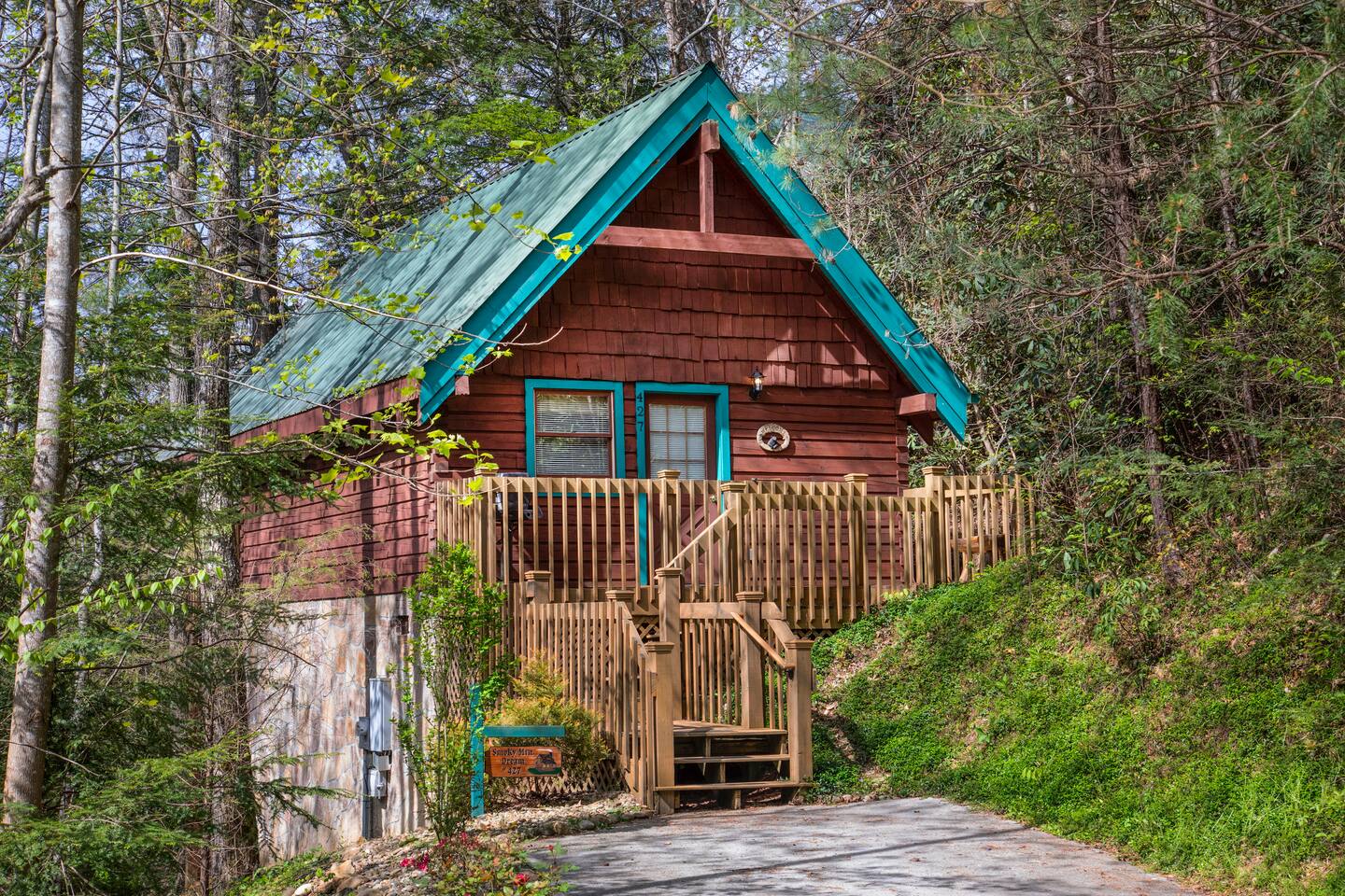 Gatlinburg/SmokyMTDream/Hot-tub/next to pool