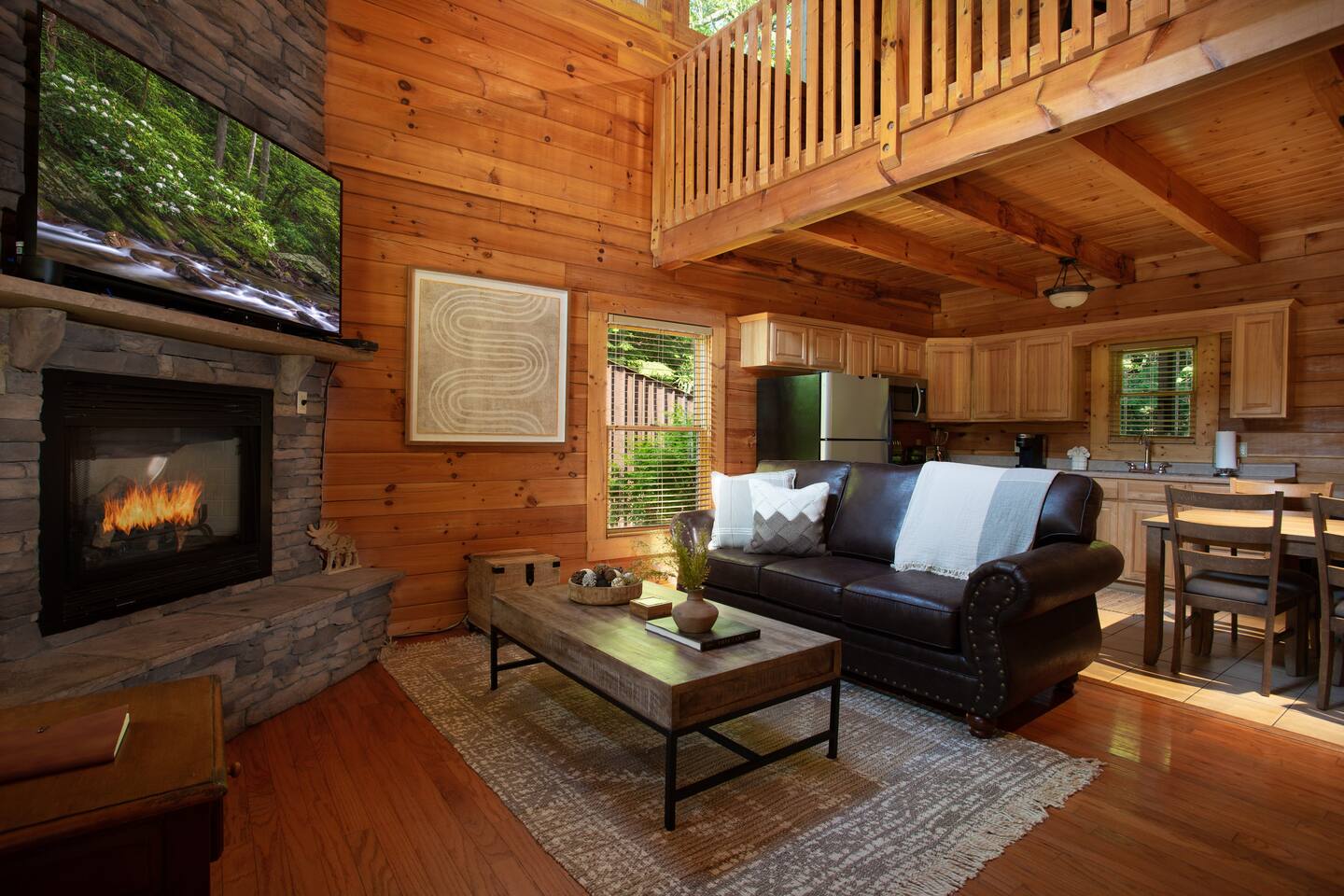 Luxury Gatlinburg cabin/hot-tub/3 miles downtown