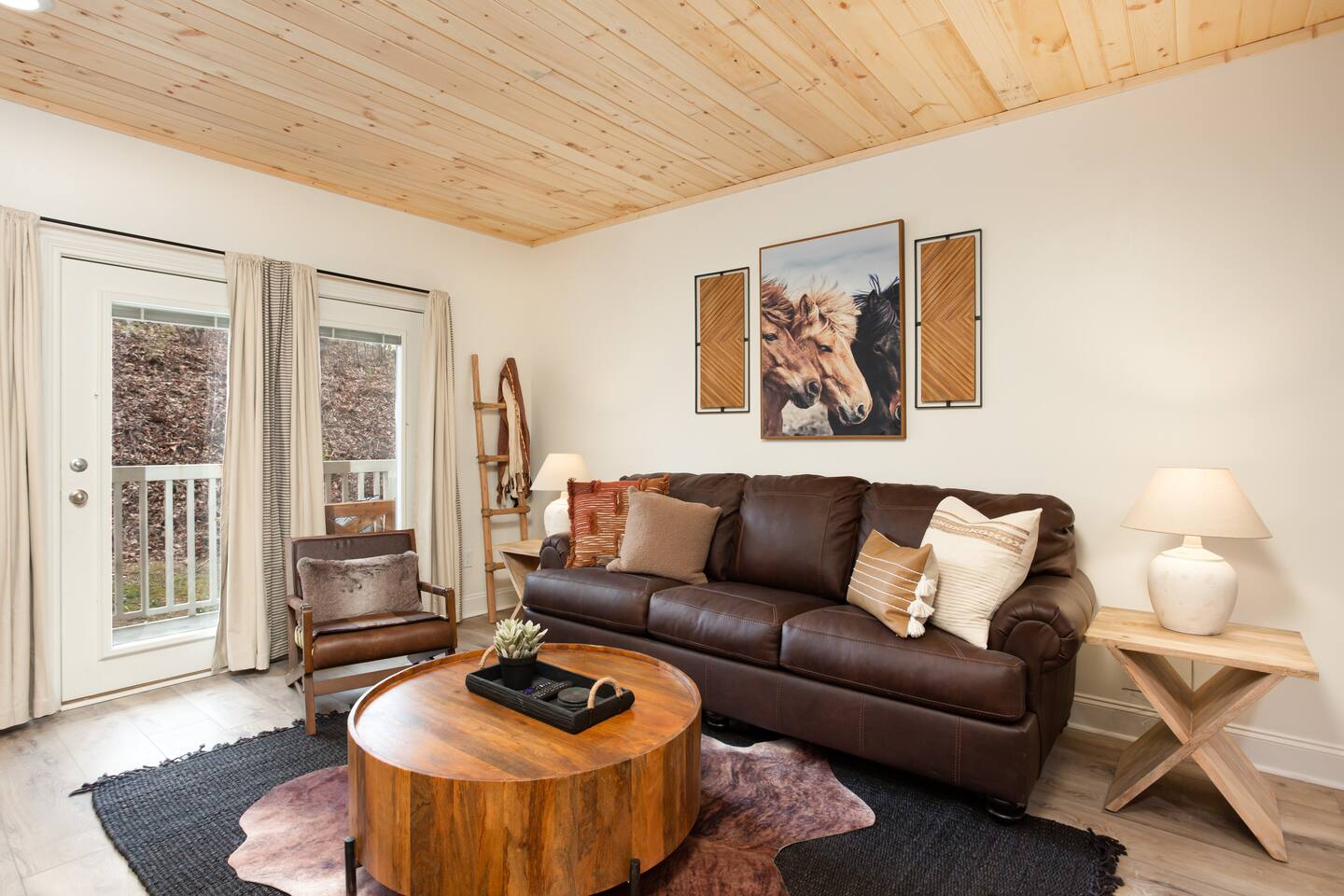 1st Floor Condo Near Dollywood | Indoor Pool
