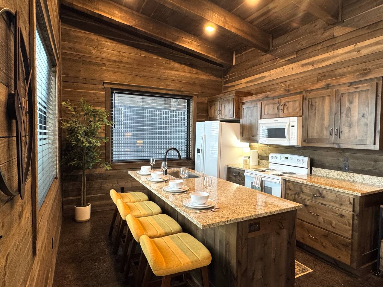 Pinion Pine Chalet #4 - AC/Wi-Fi/1 pet/HOT TUB