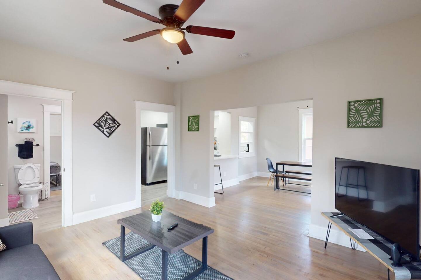 Trendy Downtown Remodel Home 2/2 w/King Beds & W/D