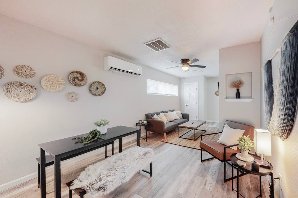 Nob Hill/UNM Luxury 2 Bedroom House w/ King Beds