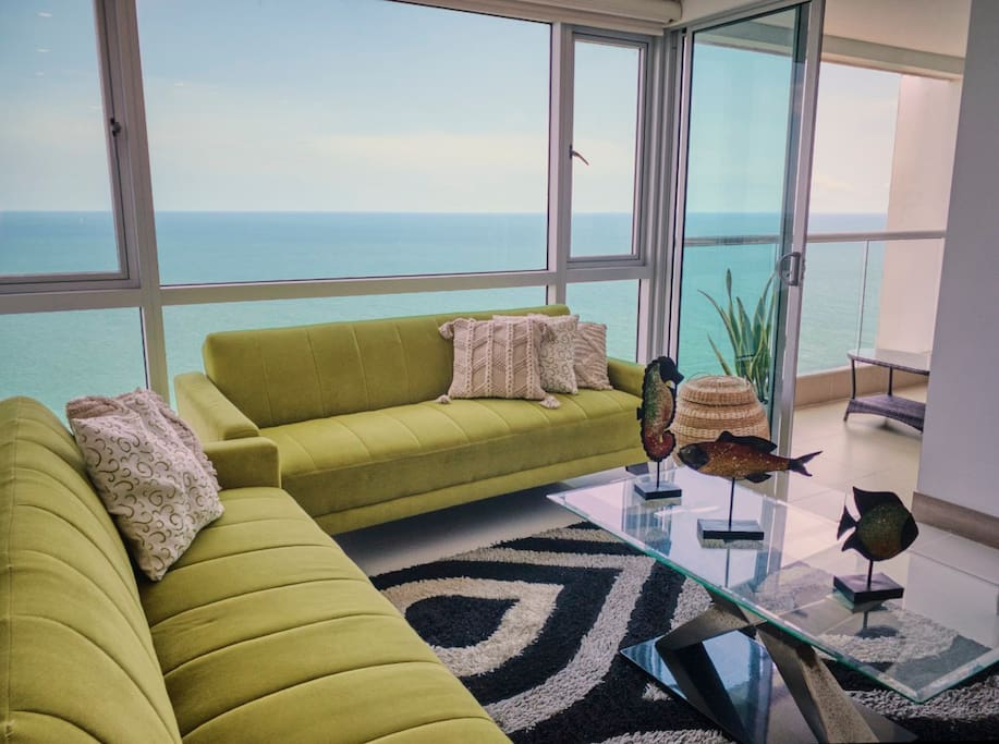 Sea, Sand & Skyline: 30th-Floor Poolside Getaway