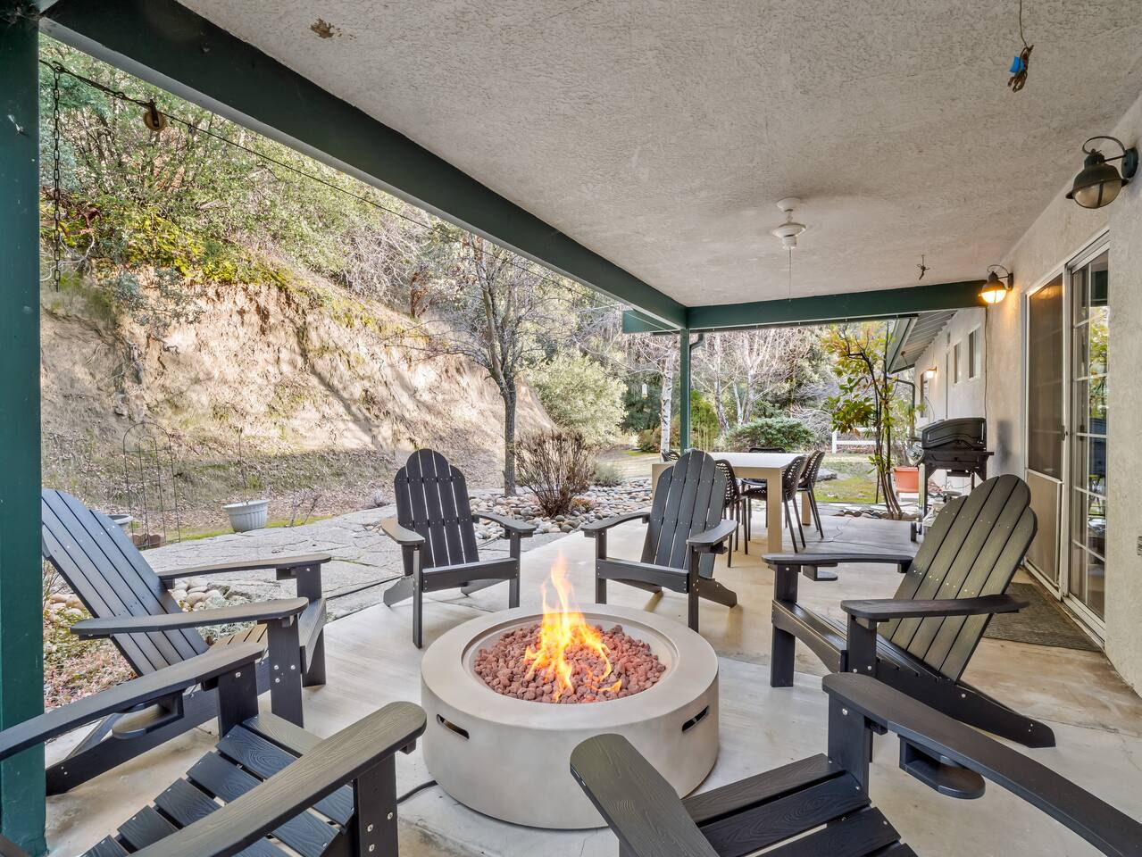 Redesigned | Fire pit | BBQ | Sleeps 12 | King Bed