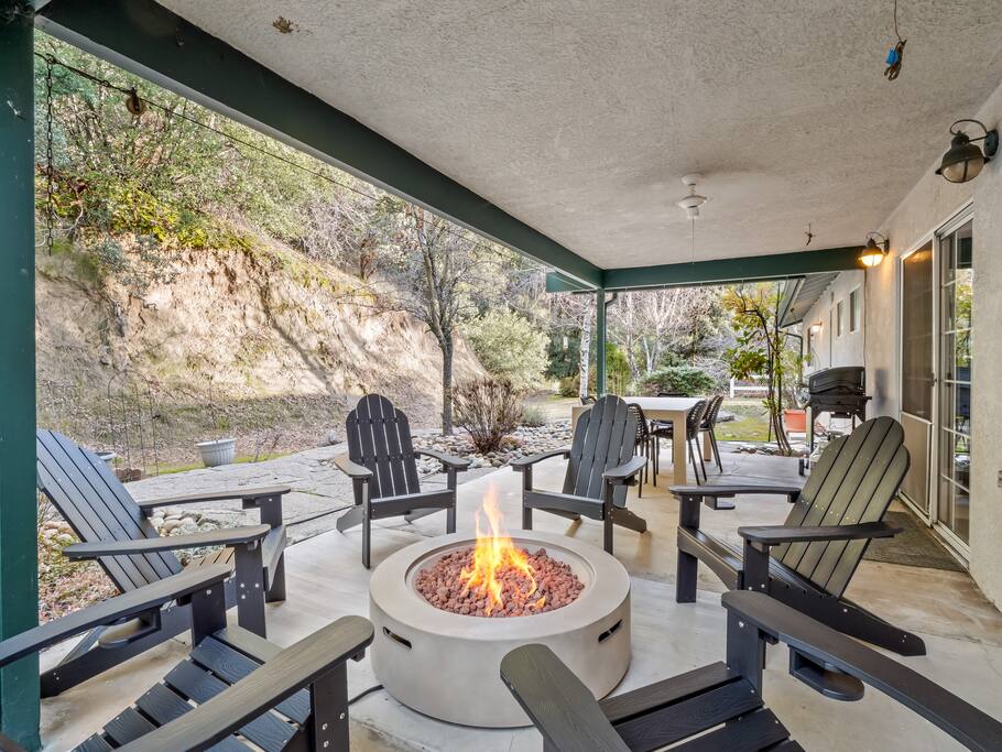 Redesigned | Fire pit | BBQ | Sleeps 12 | King Bed