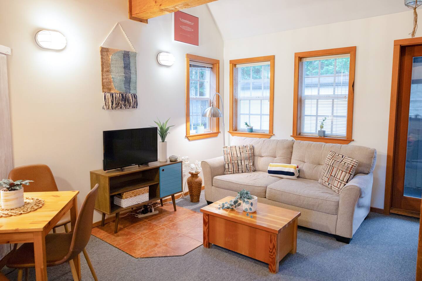 Crow's Nest • Coastal Loft | Steps to Beach & Lighthouse Trail!