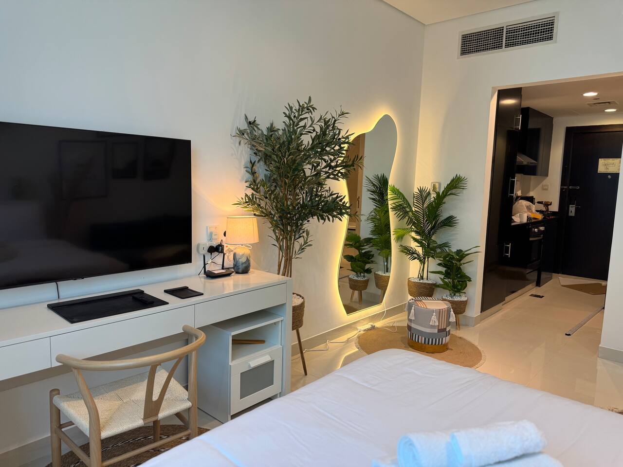 ASHRI Boho Condo in Downtown, Maison Cour Jardin