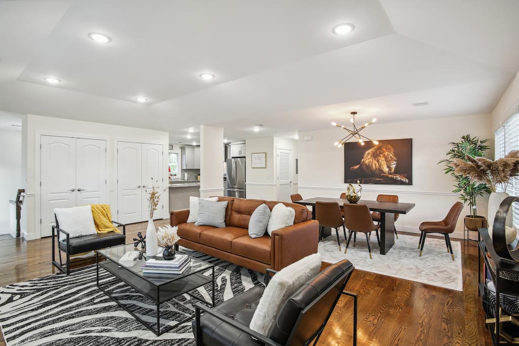 The Lions Den | Luxury 3-Bedroom Oasis + Patio