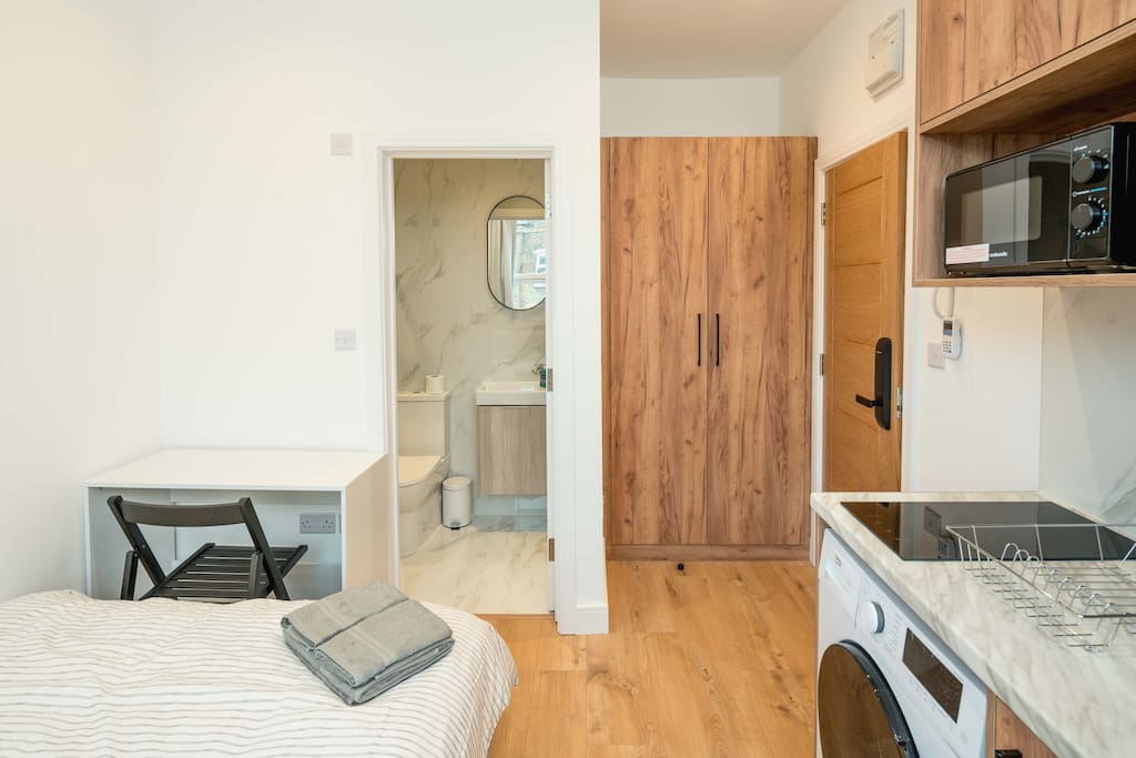 Deluxe Double Studio F5 - Maida Vale!
