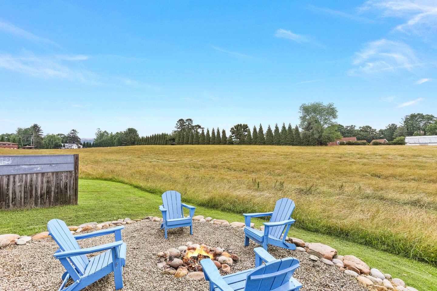 Peaceful Farmhouse* Hot Tub* Near AVL*Biltmore