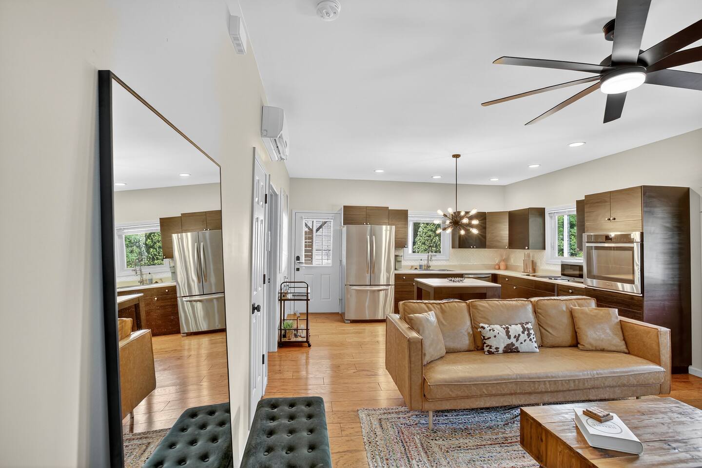 Romantic Getaway Near Asheville-*Hot tub*Pvt Patio