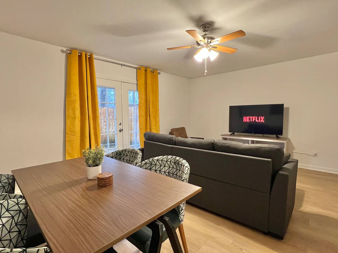 Close to Town 2 Bedroom Relax