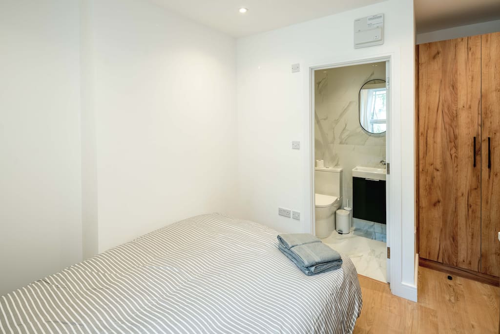 Deluxe Double Studio F8 - Maida Vale!