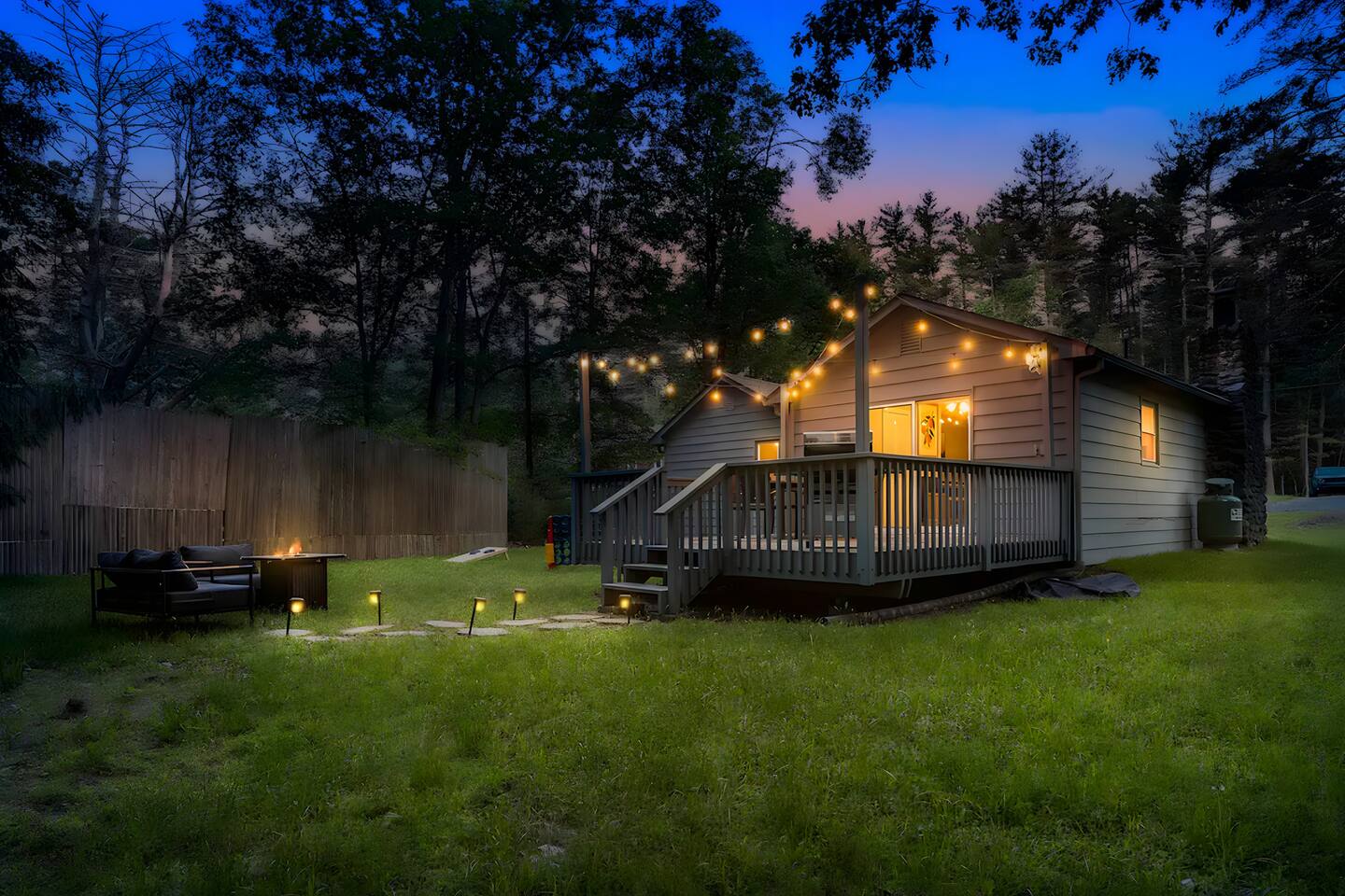 Retro Countryside Cabin | Pet-Friendly!