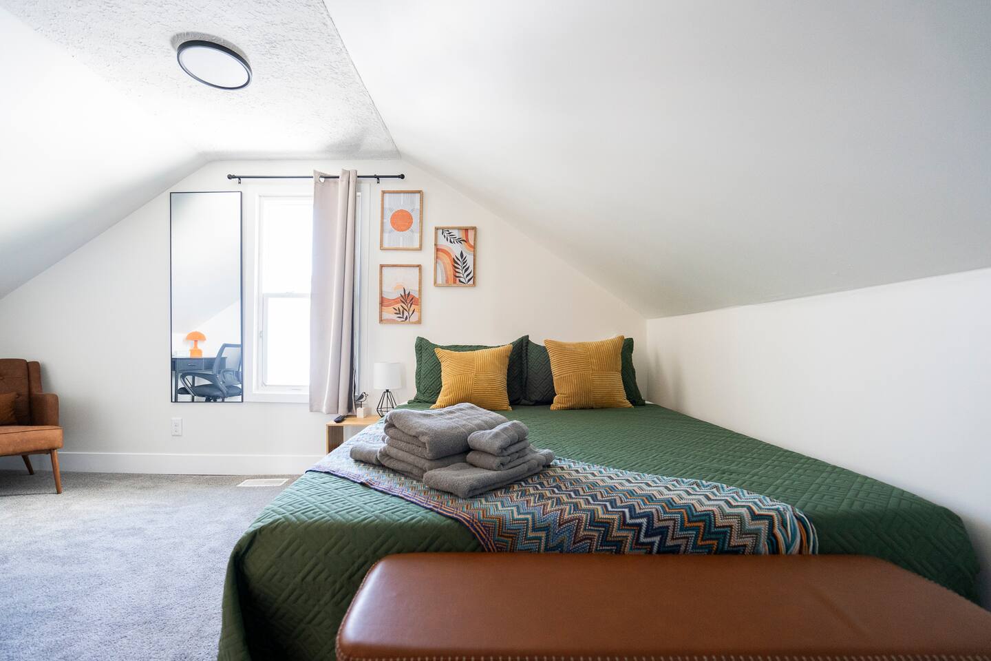 Quiet Private Room, TV, Fridge, Workspace