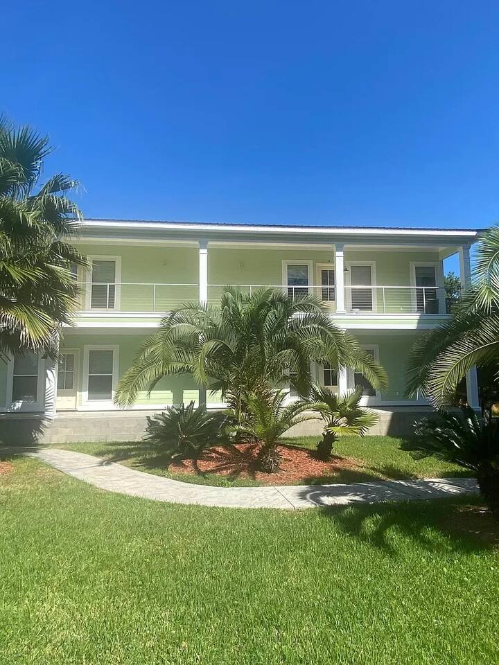 Nice & Spacious Dual Apartments in Moss Point - Apartment