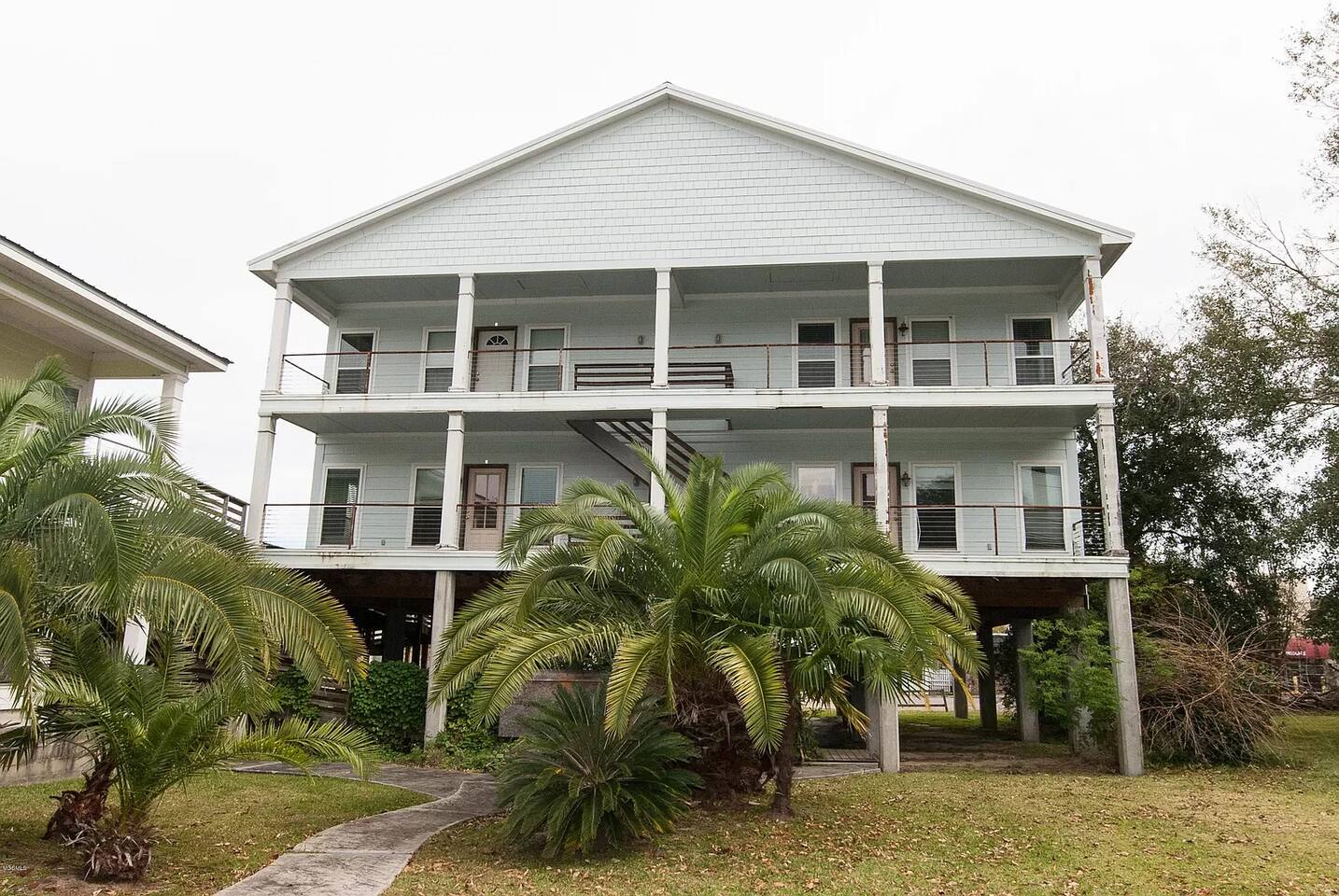 Spacious & Stylish Dual Apartments in Moss Point - Apartment